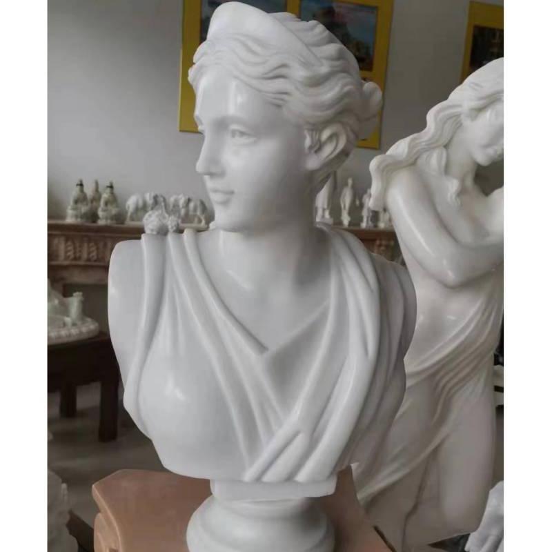 Patung Dada Artemis Diana
