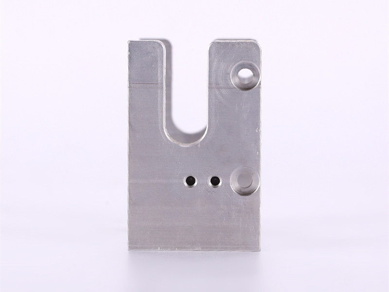 Profil aluminium pemrosesan dalam ekstrusi aluminium presisi
