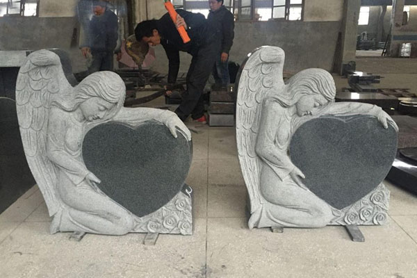 monumen batu nisan bentuk hati desain malaikat