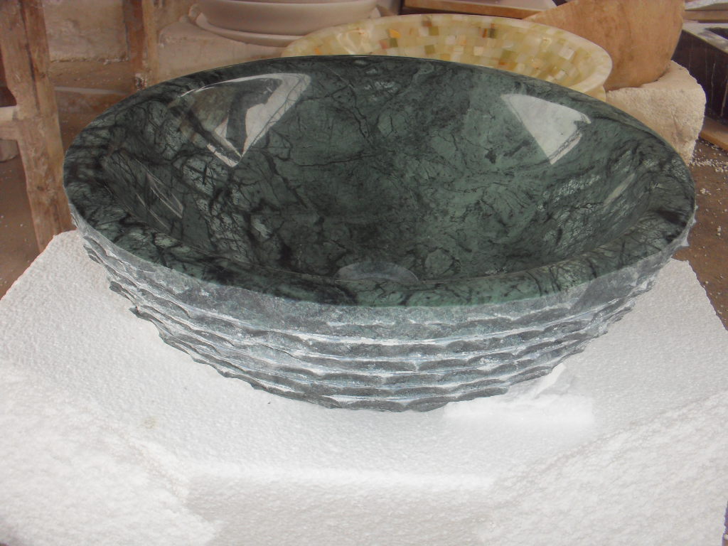 Wastafel marmer hijau berbentuk bulat wastafel batu permukaan kasar
