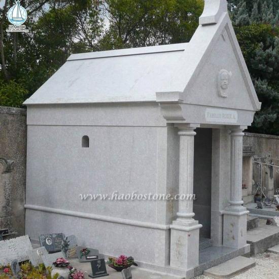 Mausoleum Keluarga Ukiran Salib Granit Abu-abu untuk Kremasi

